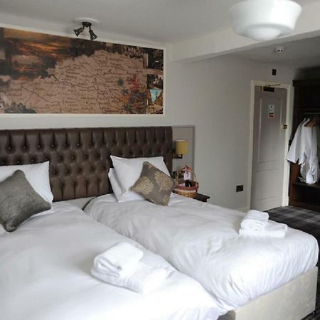 Angel @ Kingst Hotel Нътсфорд Екстериор снимка
